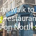 Gorgeous With Free Parking & Breakfast Near Centre & Midday Checkout Apartment