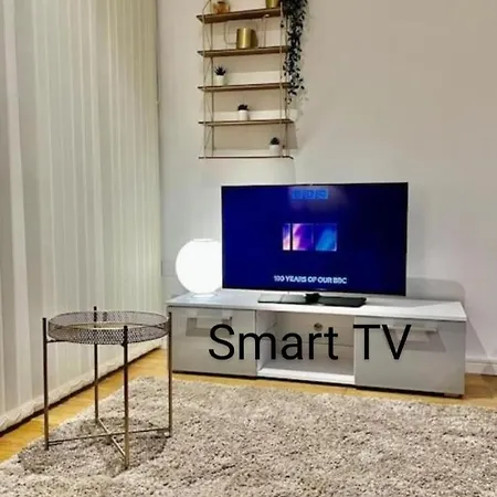 Gorgeous With Free Parking & Breakfast Near Centre & Midday Checkout *