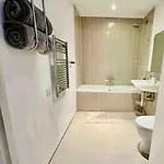 아파트 Gorgeous With Free Parking & Breakfast Near Centre & Midday Checkout 브리스틀