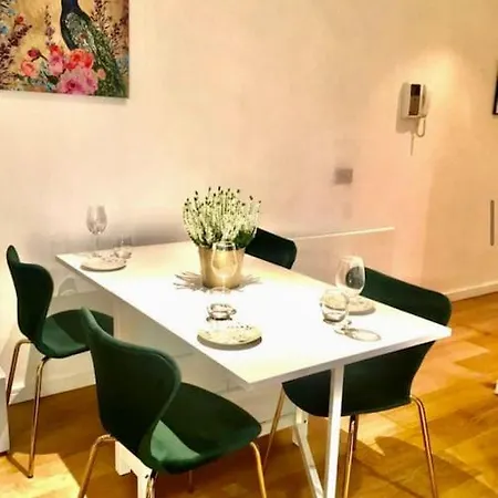 Gorgeous With Free Parking & Breakfast Near City Centre & Midday Checkout Appartement *