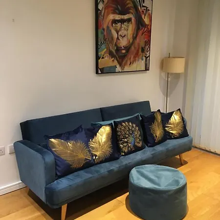 Gorgeous With Free Parking & Breakfast Near City Centre & Midday Checkout