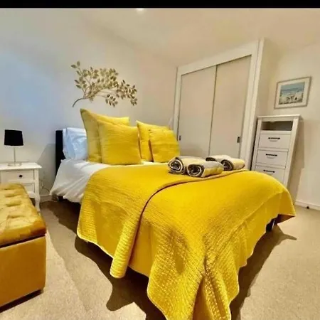 Gorgeous With Free Parking & Breakfast Near Centre & Midday Checkout Διαμέρισμα