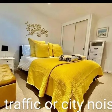 Gorgeous With Free Parking & Breakfast Near City Centre & Midday Checkout Bristol